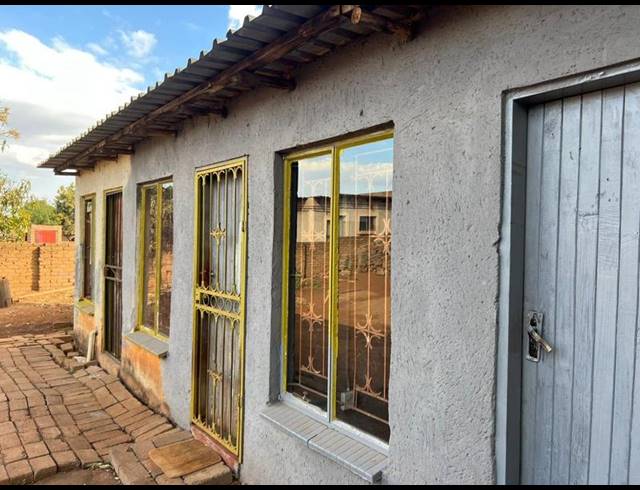 2 BEDROOM HOUSE FOR SALE IN SOSHANGUVE EAST